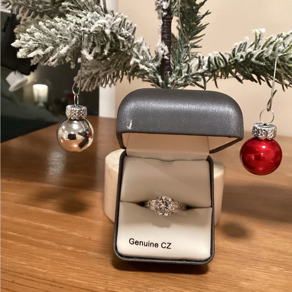 CZ Guanine ring with baguette sides 8 NIB - Picture 4 of 5